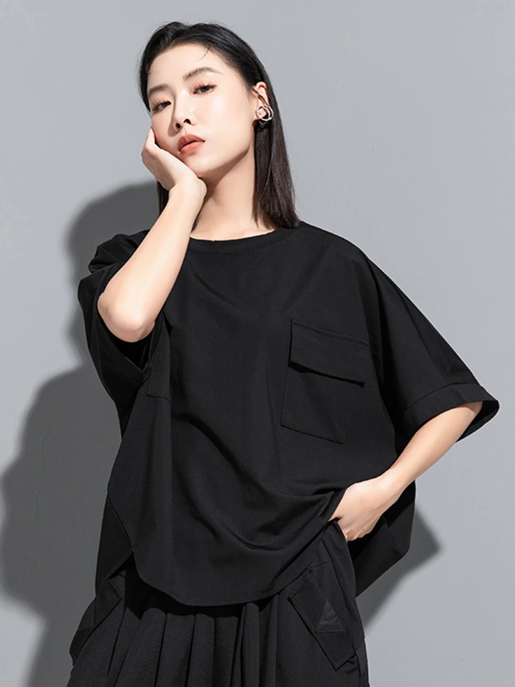 [EAM] Women Green Pocket Big Size Casual T-shirt New Round Neck Three-quarter Sleeve Fashion Tide Spring Autumn 2024 1DH5951