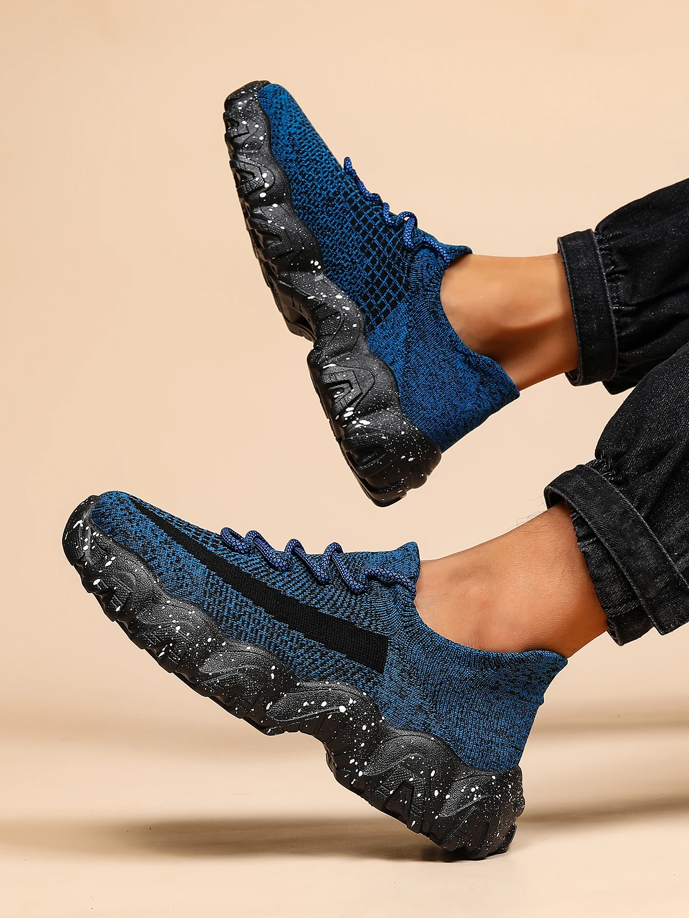 Atmungsaktive Herren-Sneaker aus Strickstoff, leichte, elastische Laufschuhe, rutschfeste, robuste Gummisohle, sportliche Schuhe. – Detail 6