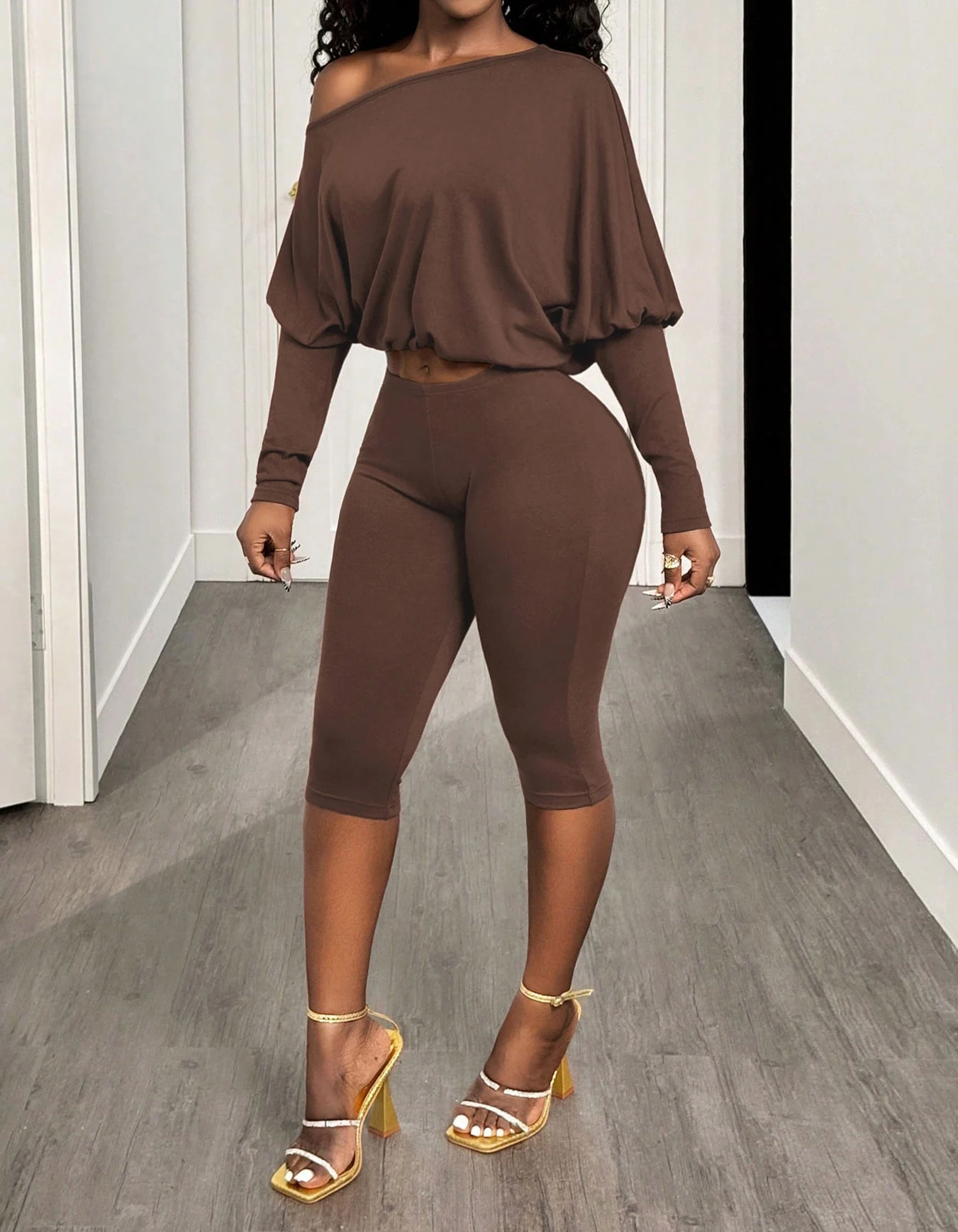 Joskaa Women Sporty 2 Piece Set Casual Solid Off Shoulder Batwing Long Sleeve Crop Top+Capri Pants Matching Streetwear Tracksuit view 3
