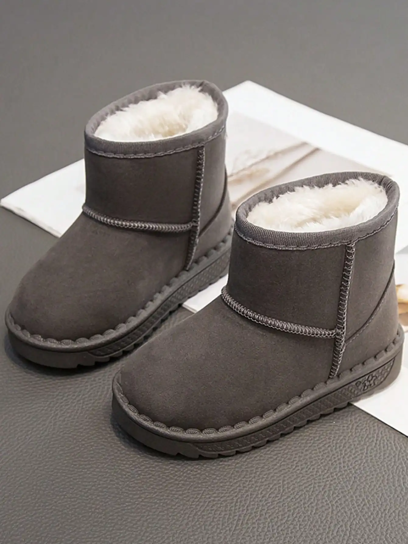 1 Pair Kids Classic Short Snow Boots, Toddler Boys & Girls Faux Fur Lined Winter Ankle Boots, Non-Slip Thick Sole Warm Boots, Suitable For Outdoor, Comfortable Warm Toddler Boys & Girls Outdoor Play Shoes