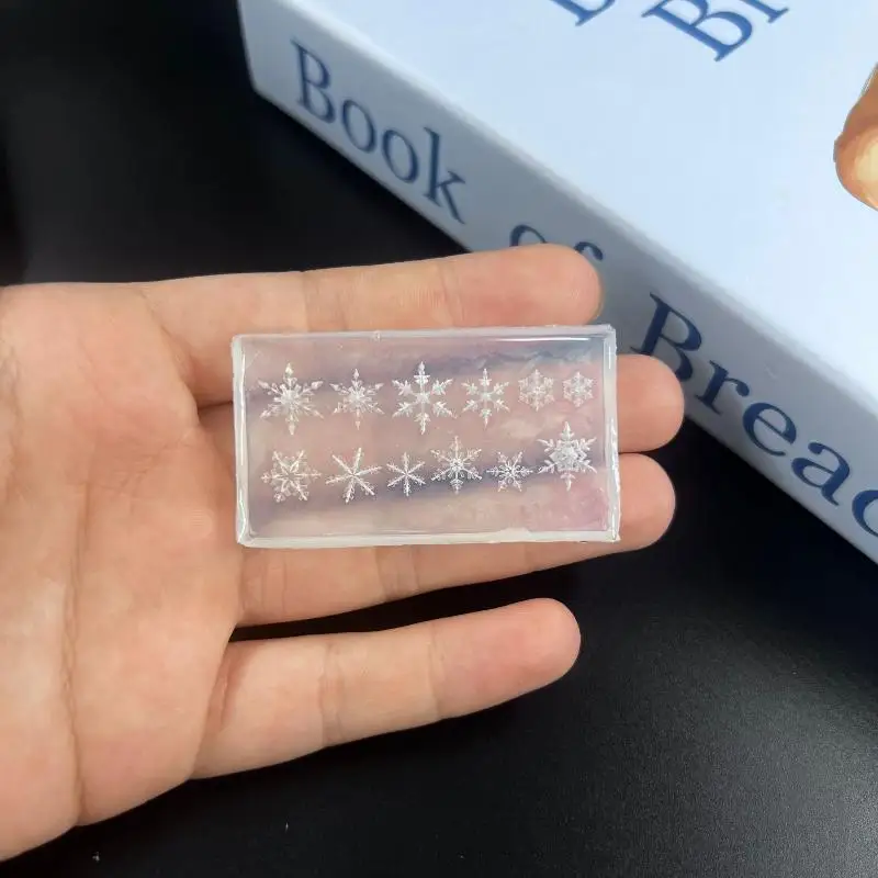 クリスマス雪の結晶 3D アクリルネイルモールドネイルアートデコレーション DIY シリコーン透明マニキュアテンプレートネイルチャーム非毒性