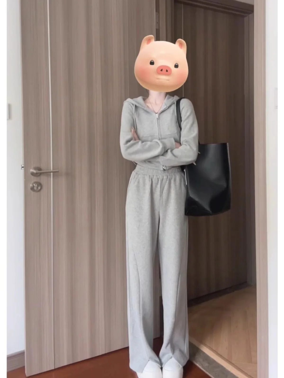 

Элегантный повседневный спортивный костюм для женщин: осенне-зимний серый комплект из худи на молнии и широких брюк, модный, стройнящий силуэт