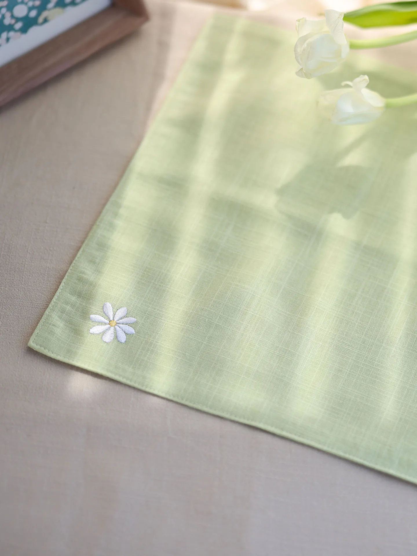 Chinese Style Soft Cotton Handkerchief Cute Daisy Embroidered Vintage Square Hanky Portable Sweat Absorbent Lucky Gift For Women