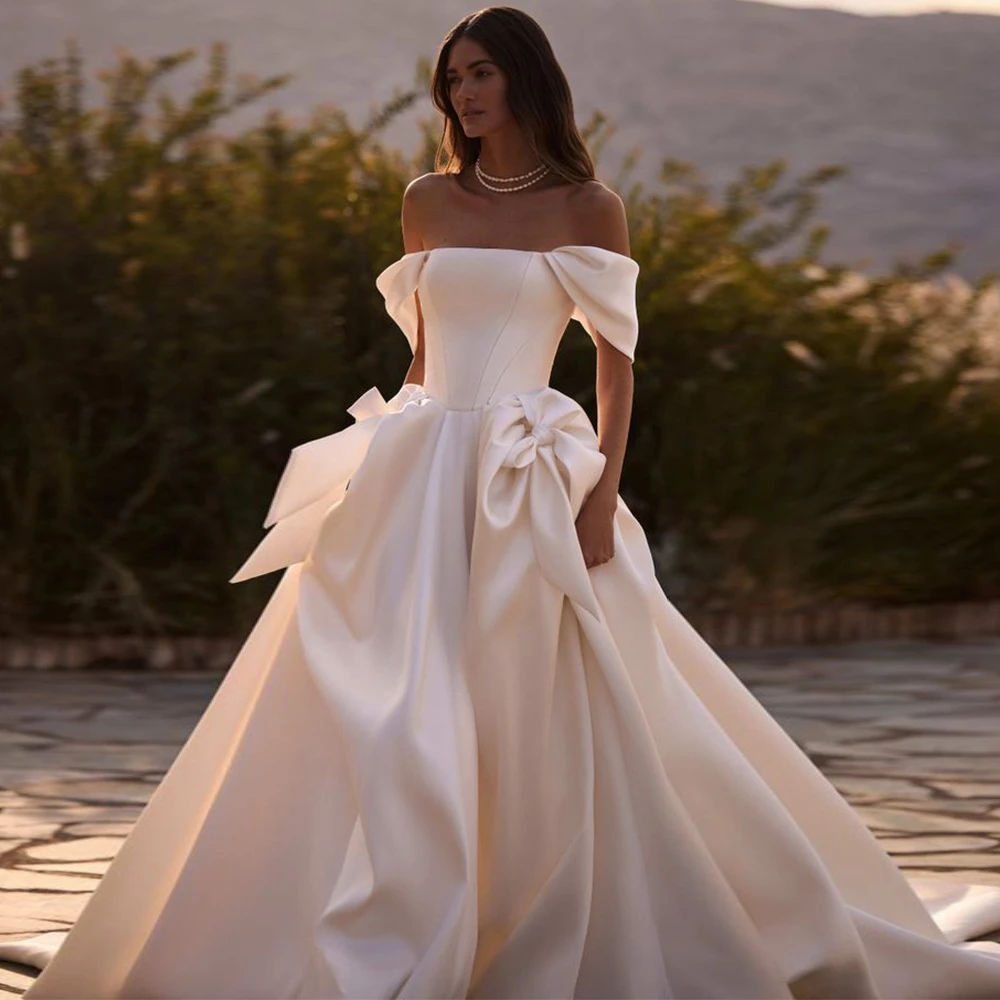 

Customized Elegant White Satin Wedding Dress Sexy Boat Neck Off the Shoulder Bridal Gown Soft A-Line Chapel Train Robe de mariée