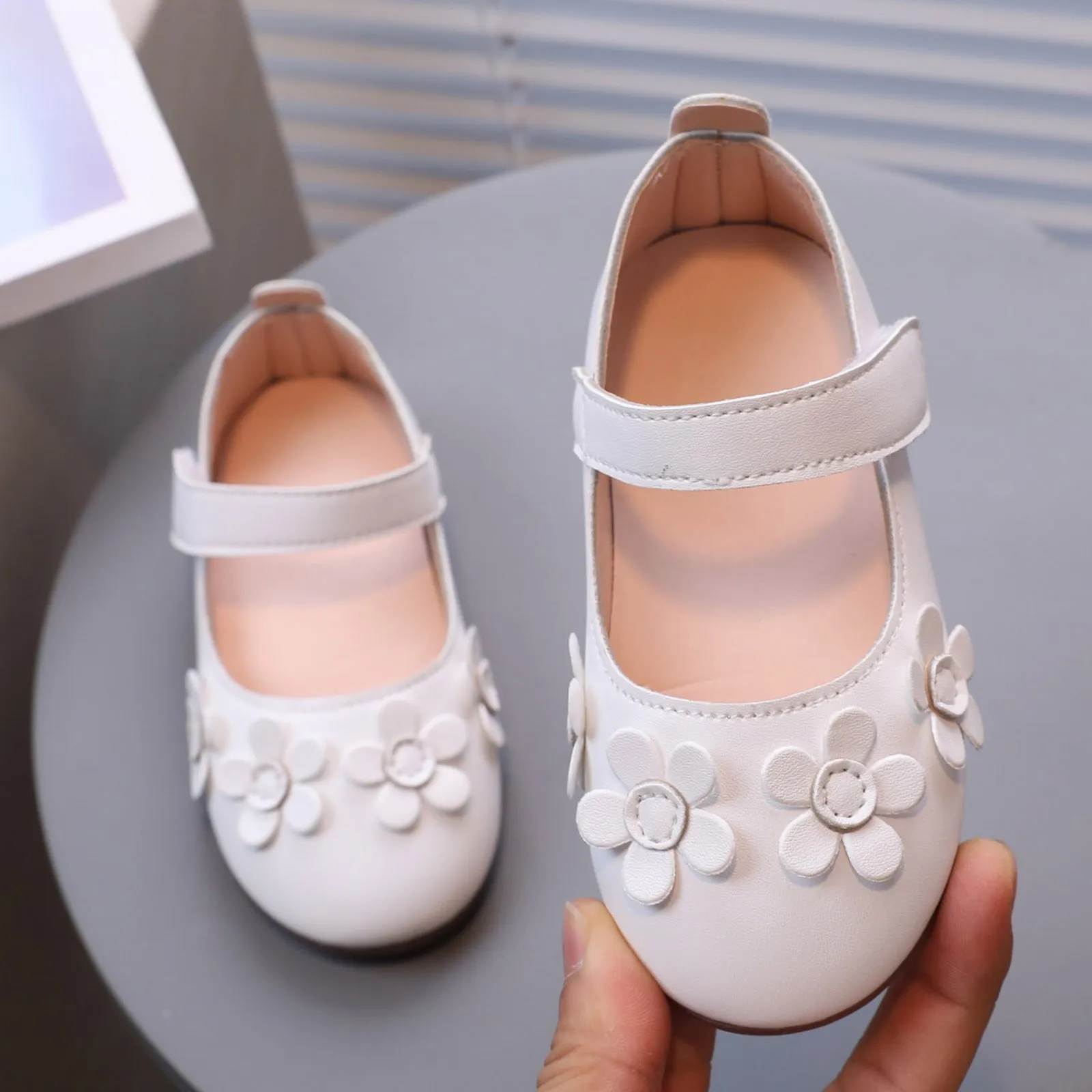 

Теннисные туфли для девочек, размер 2, детская обувь, дышащая маленькая кожаная обувь на мягкой подошве, модные кроссовки с цветочным узором для маленьких девочек