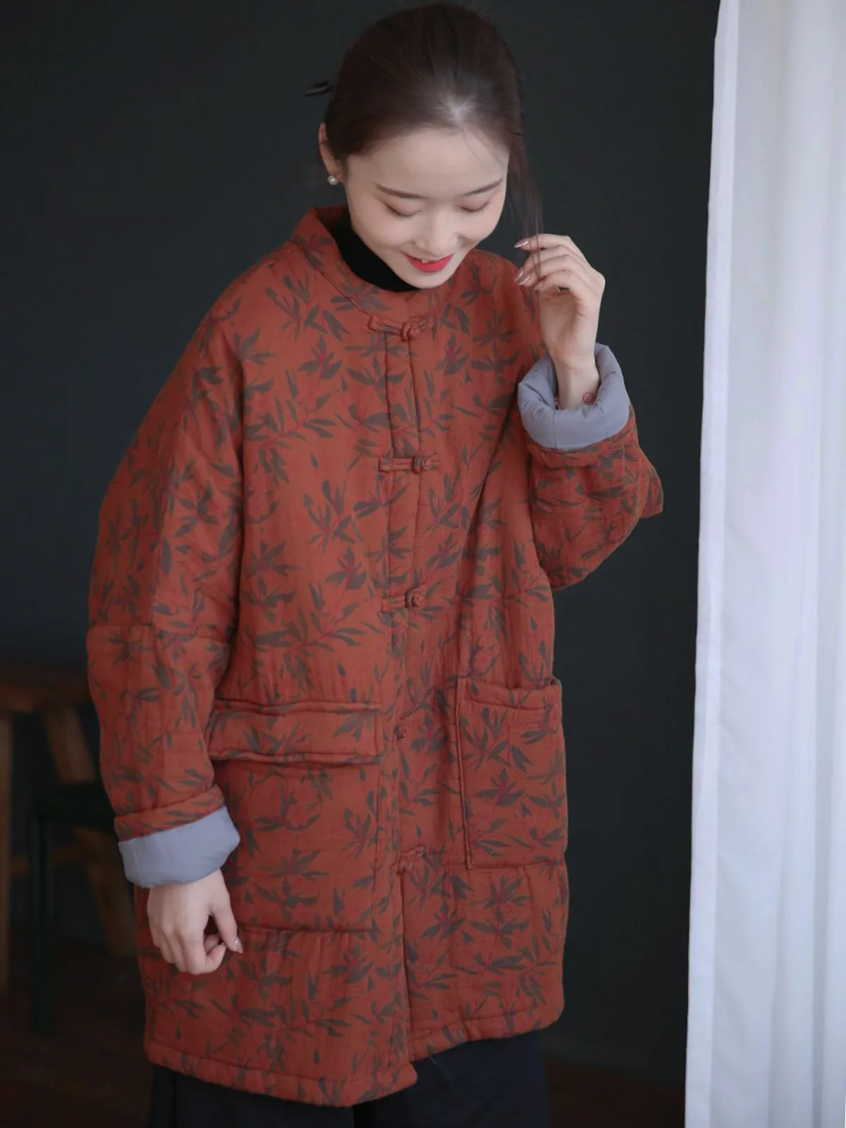 中国風ツイルコットン花柄キルティングジャケット レディース 冬 ソフトで暖かいルーズ着物風カエルボタン レトロアウターコート ポケット付き