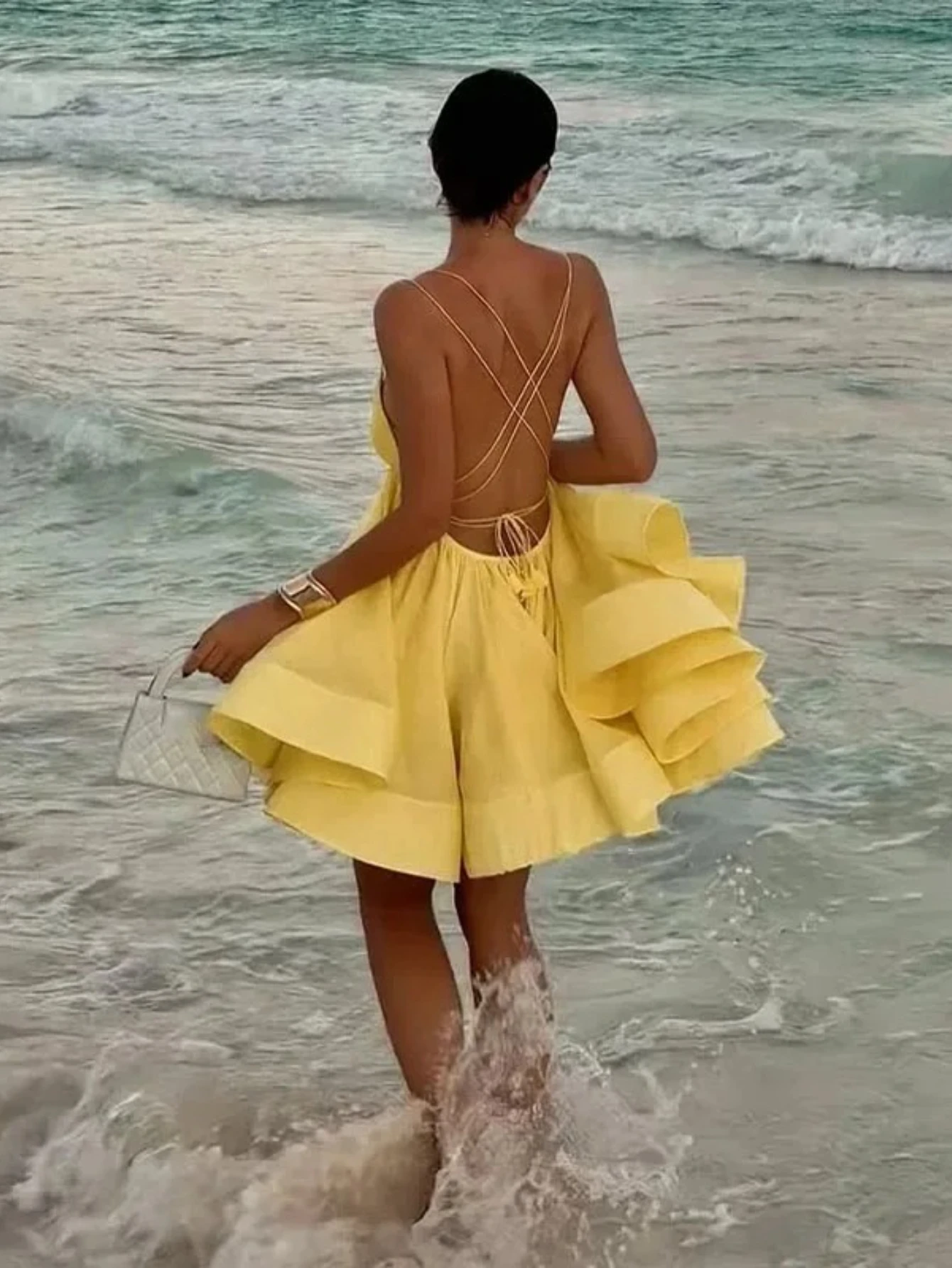 セクシーな背中見せレディースサマードレス 薄手ビーチホワイトシアースパゲッティストラップドレス Vネックノースリーブレースアップミニドレス