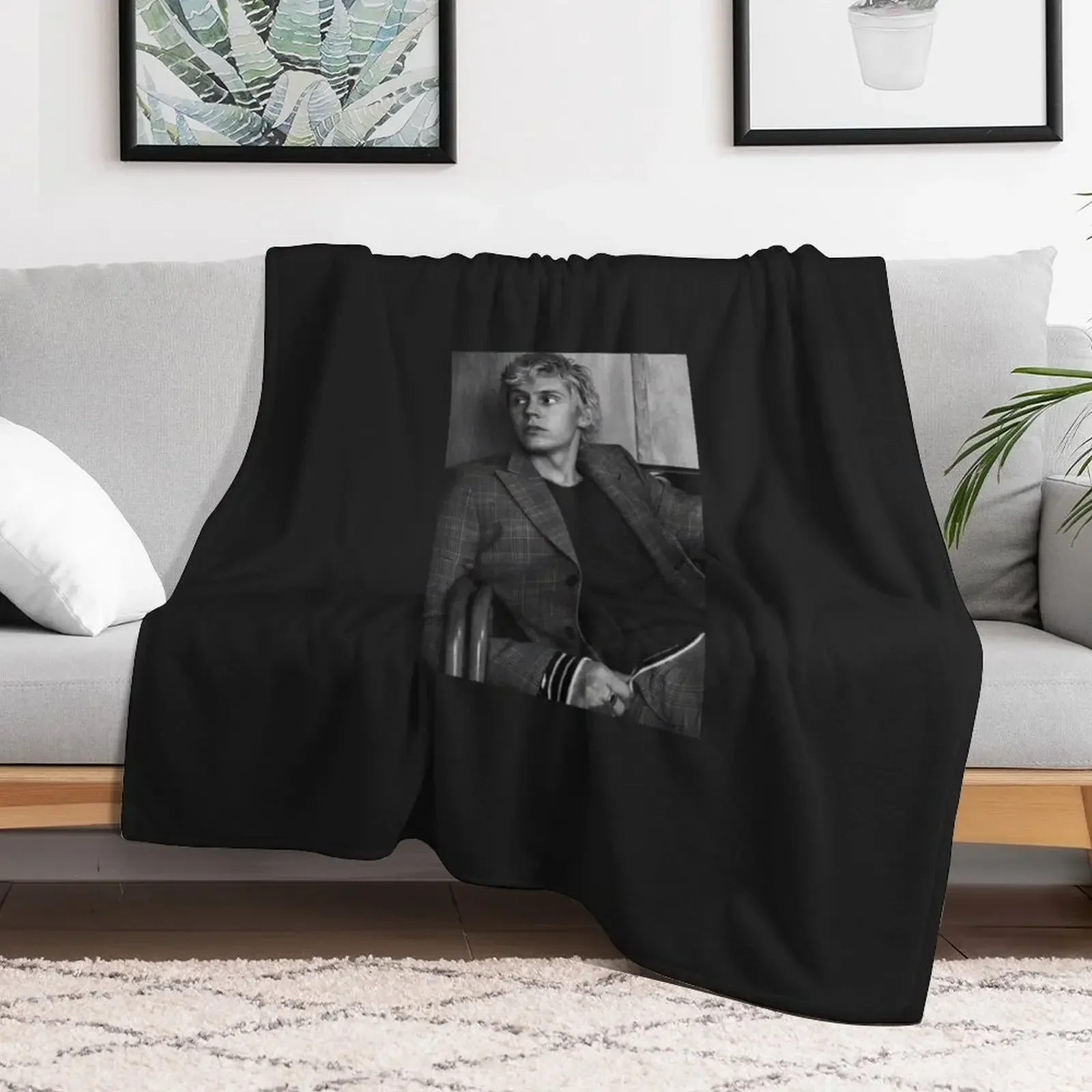 

Evan Peters Throw Blanket Sofa Luxury Thicken Summer Beddings Blankets Bed Thins blankets ands Blankets
