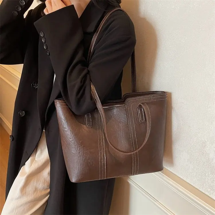 

Classic Leather Messenger Bag For Women Shoulder Crossbody Handbag By Famous Designer Luxury Brand Elegant