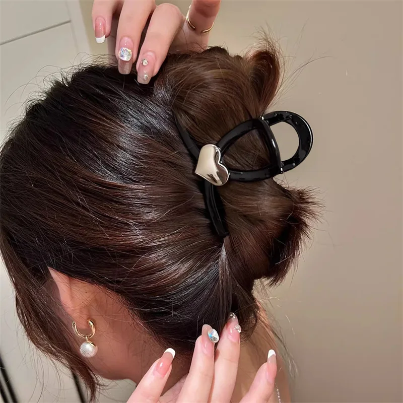 1pc Love black grab clip women's new high-end hair clip, shark clip at the back of the head, medium clip headband