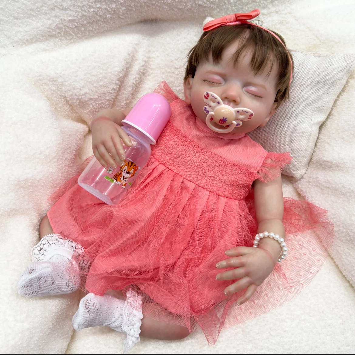 평화로운 수면 표현을 갖춘 실물 같은 20" 사라 다시 태어난 인형 수제 패션 컬렉션 어린이를 위한 완벽한 크리스마스 선물