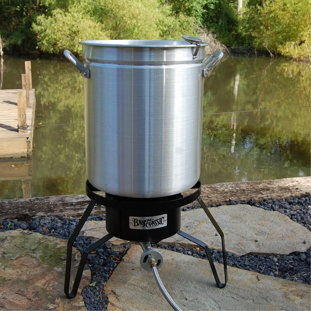 4225 42-qt Aluminum Grand Gobbler Turkey Features Vented Lid Heavy-Duty Riveted Handles Perforated Poultry Rack 12-in Stainless