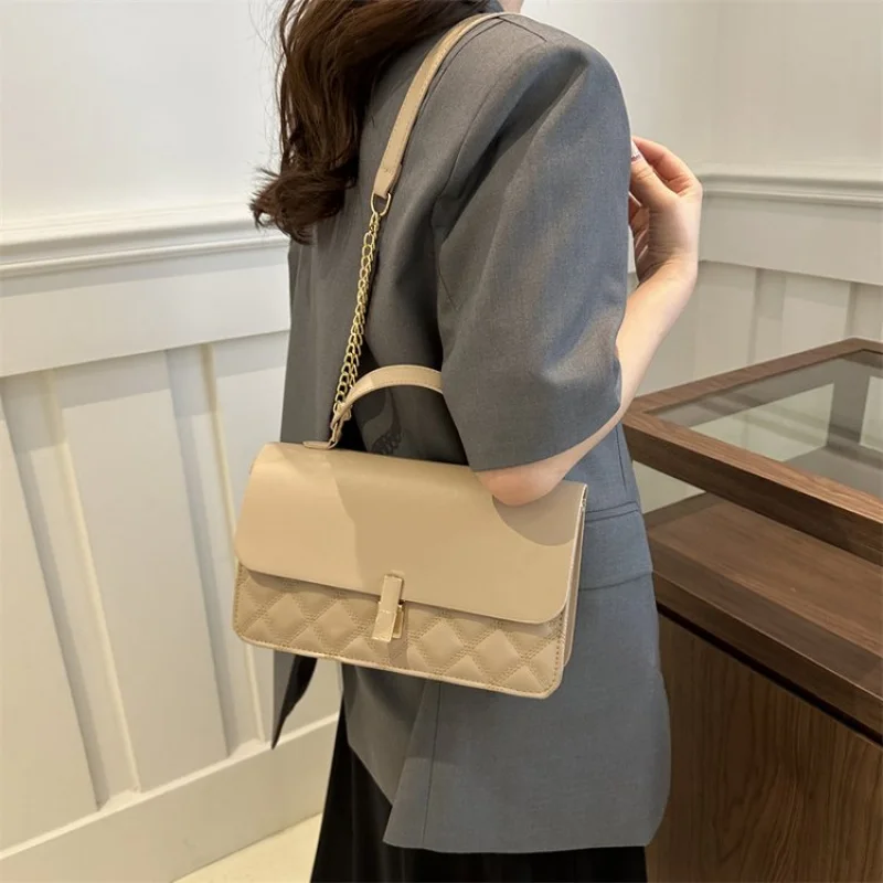 

High-End Women's Vintage Leather Crossbody Bag Paris Fashionable Elegant Ladies Casual Simple Messenger Bag