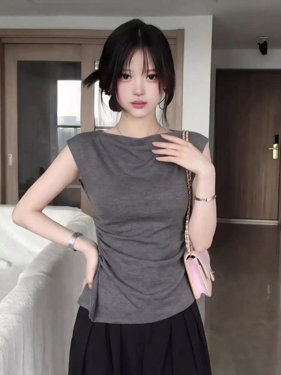 Korean Style Grey Sleeveless T-Shirt Women Summer 2026 New Spicy Girl Wind Pleated Waist Slimming Asymmetrical Small Top