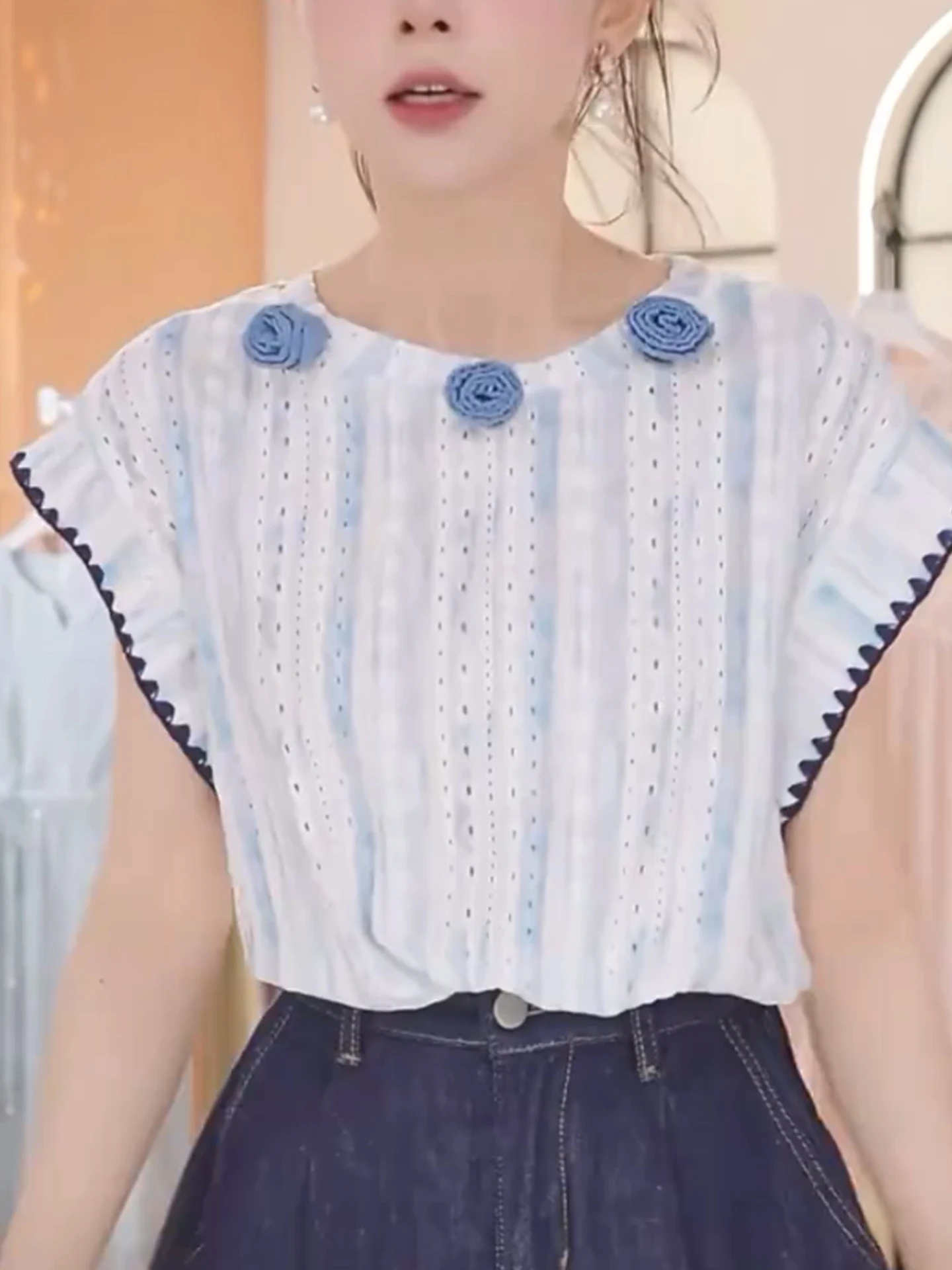 Hollow out round Ne irt Summer 2025 Color Blo 3D Flower Top Faionable ort Sve Anti-Aging Small irt Korean Sl...