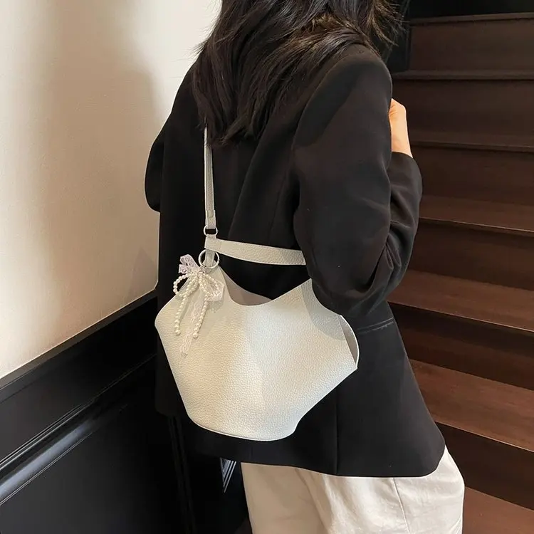 

2025 Autumn New Shoulder Bag Open Fashion Popular Handbag Versatile Tote Bag No Pendant Casual Women's Bag