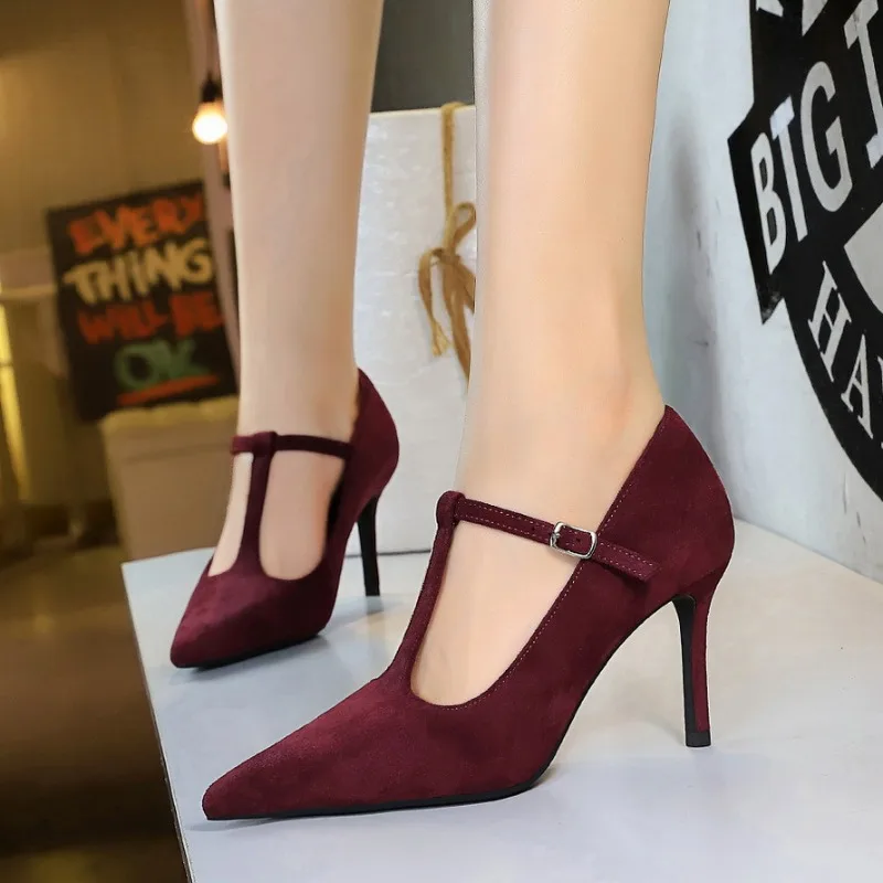 

Туфли-лодочки для женщин, свадебные туфли из флока, тонкий высокий каблук 8,5 см, острый носок, Т-образная пряжка, женские туфли на очень высоком каблуке, осень, бордовый
