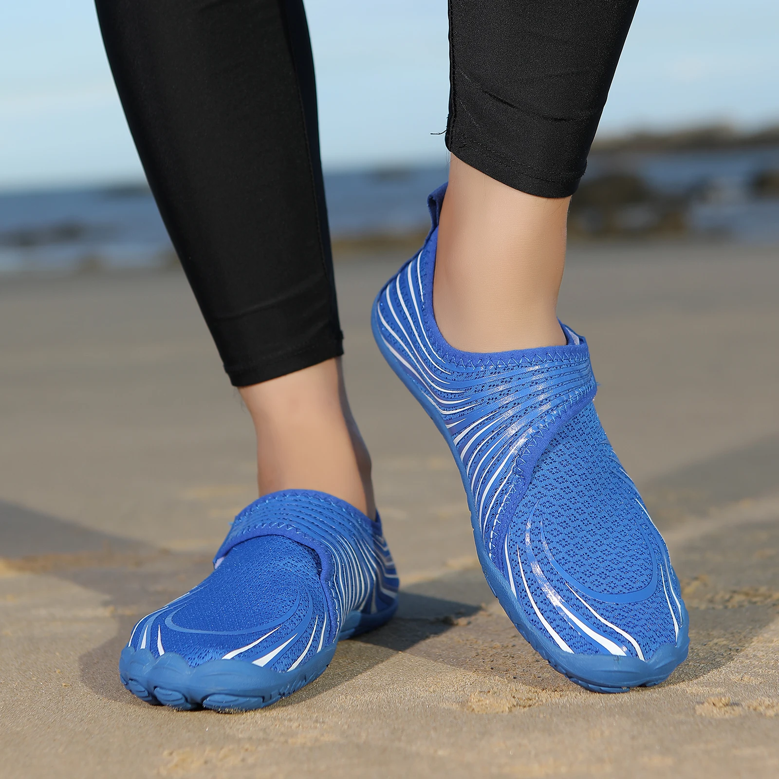

Adult Breathable Aqua Shoes Non-Slip Quick Dry Beach Water Shoes Anti-Wear for Outdoor Swimming Diving Wading