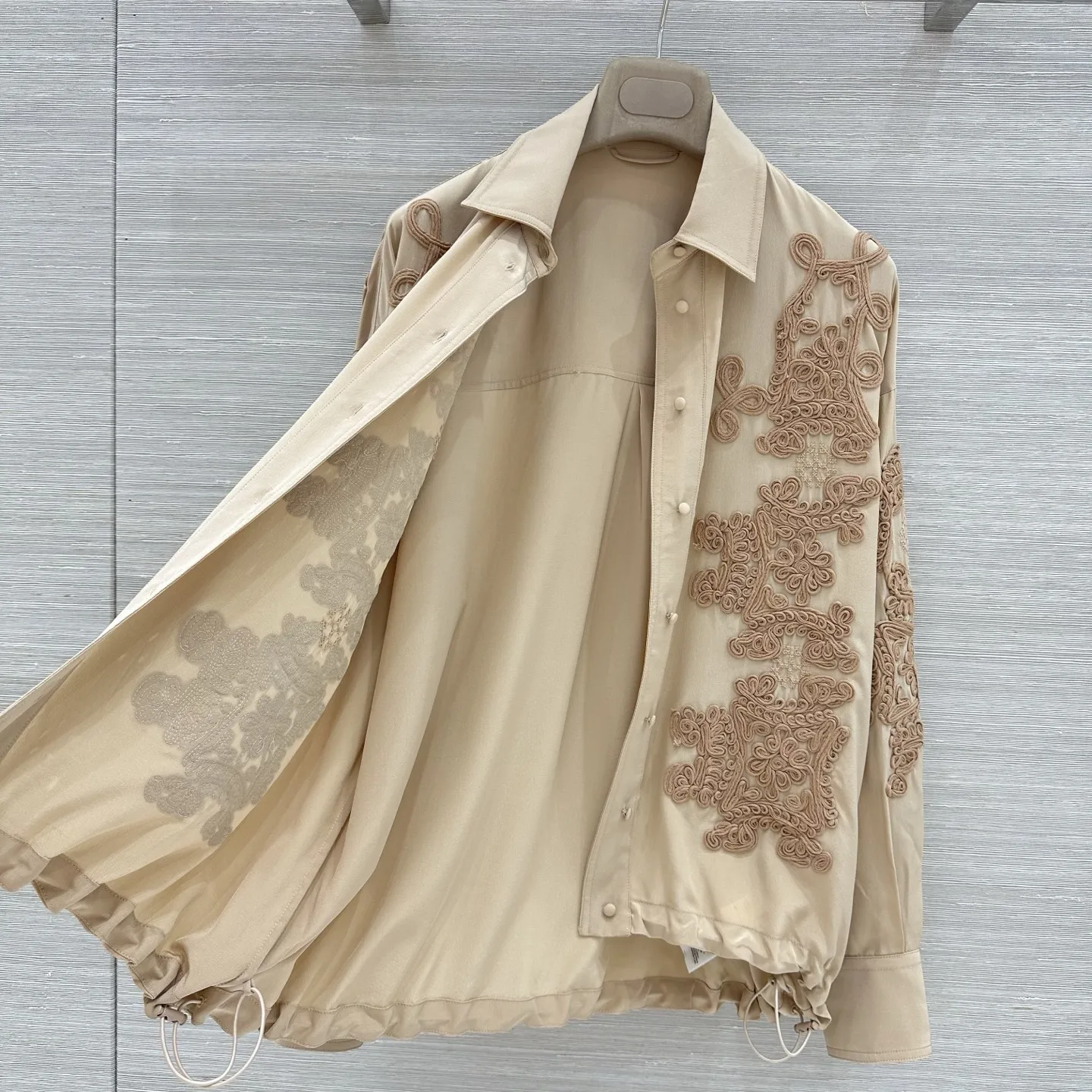 100% Silk Women's Heavy 3D Embroidery Flower Turn-Down Collar Single Breasted Drawstring Hem Casual Shirt