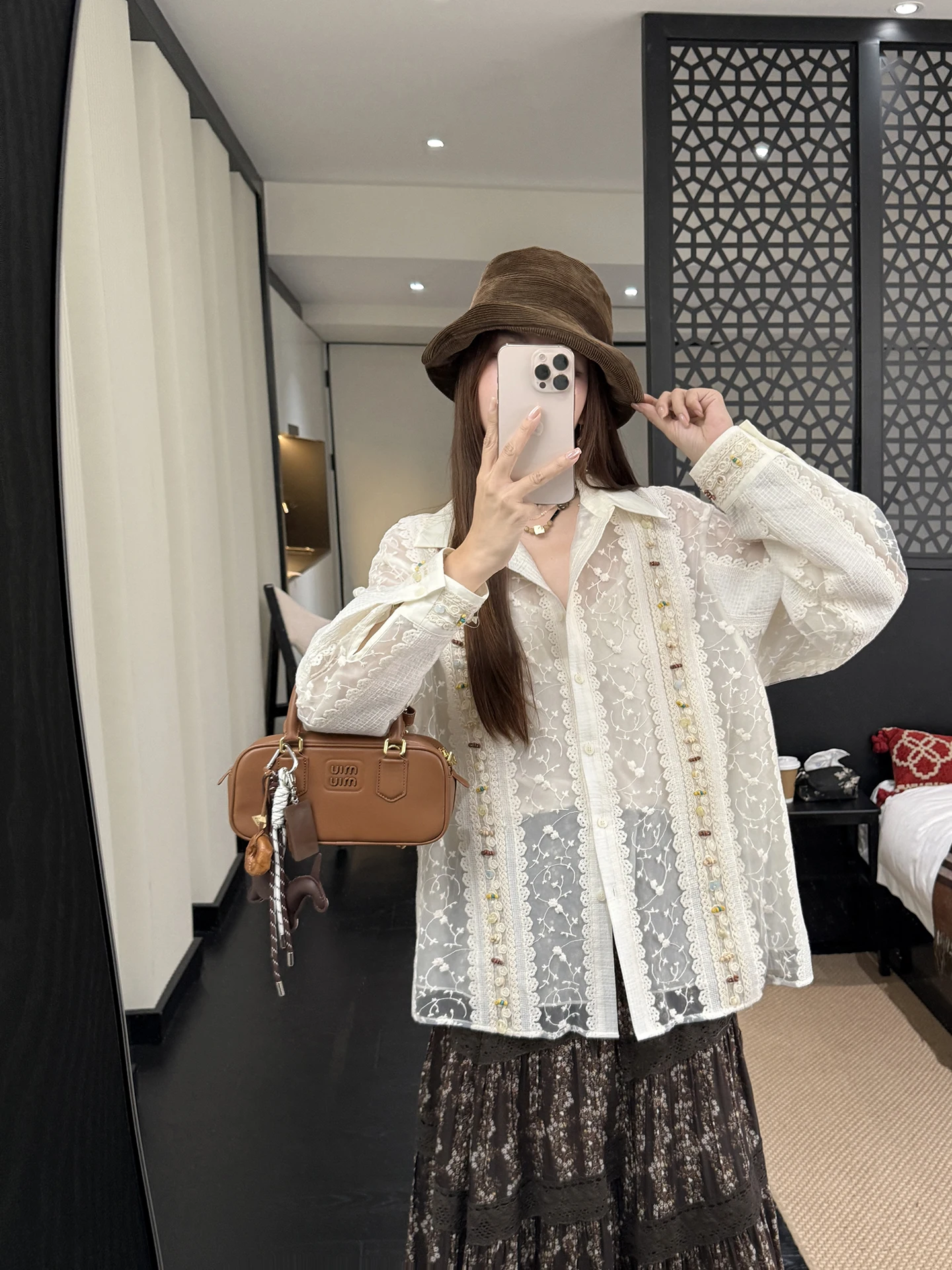 

Zhang ei Autumn 25 'Liu Jin Xuyong' Lace Embroidery irt Korean Sle Straight Cut Long Sve Women's Daily Wear