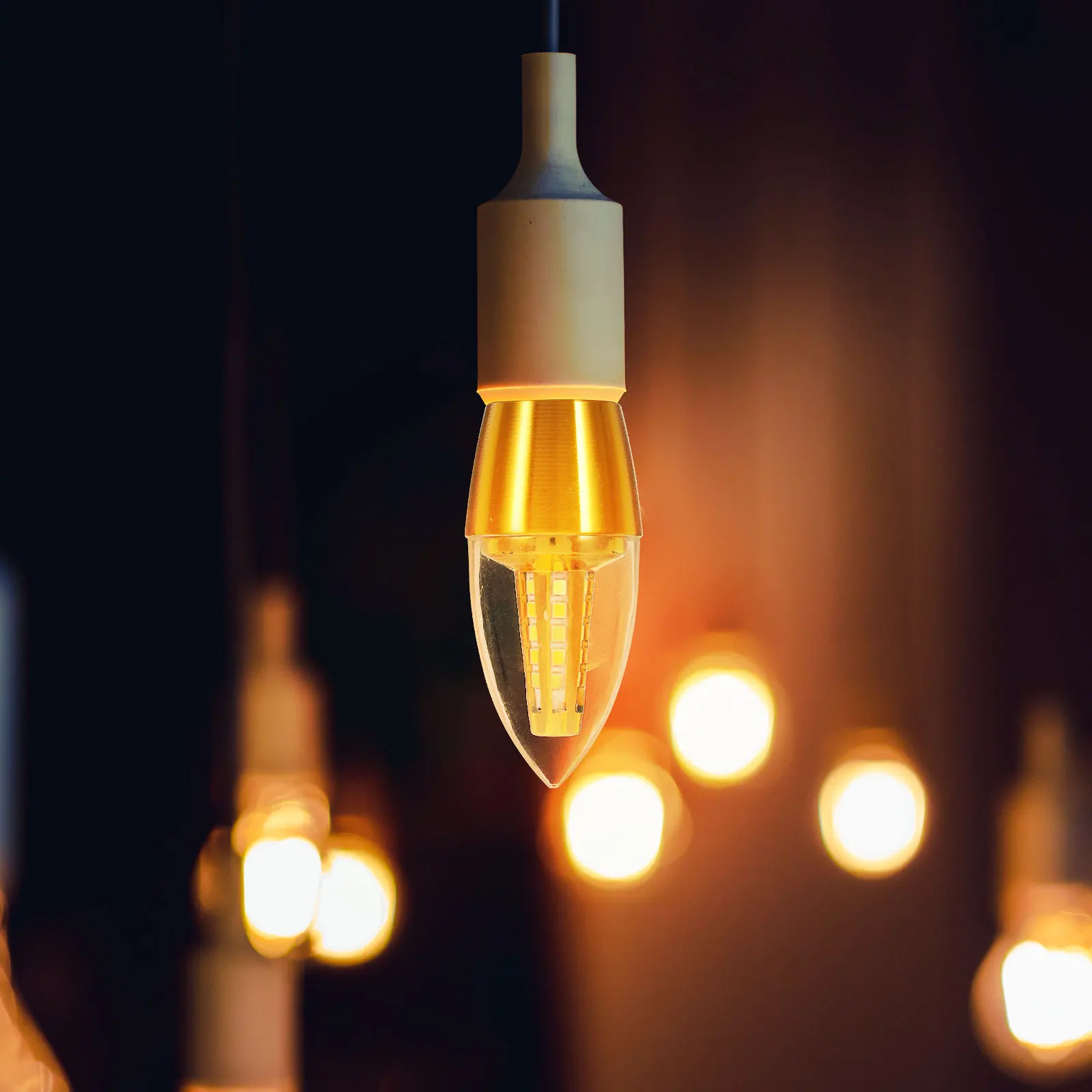 

2Pcs Smart Dimming LED Bulb 7W Golden Color Changing Light Bulb for Home Office Table Lamp Floor Wall Chandelier