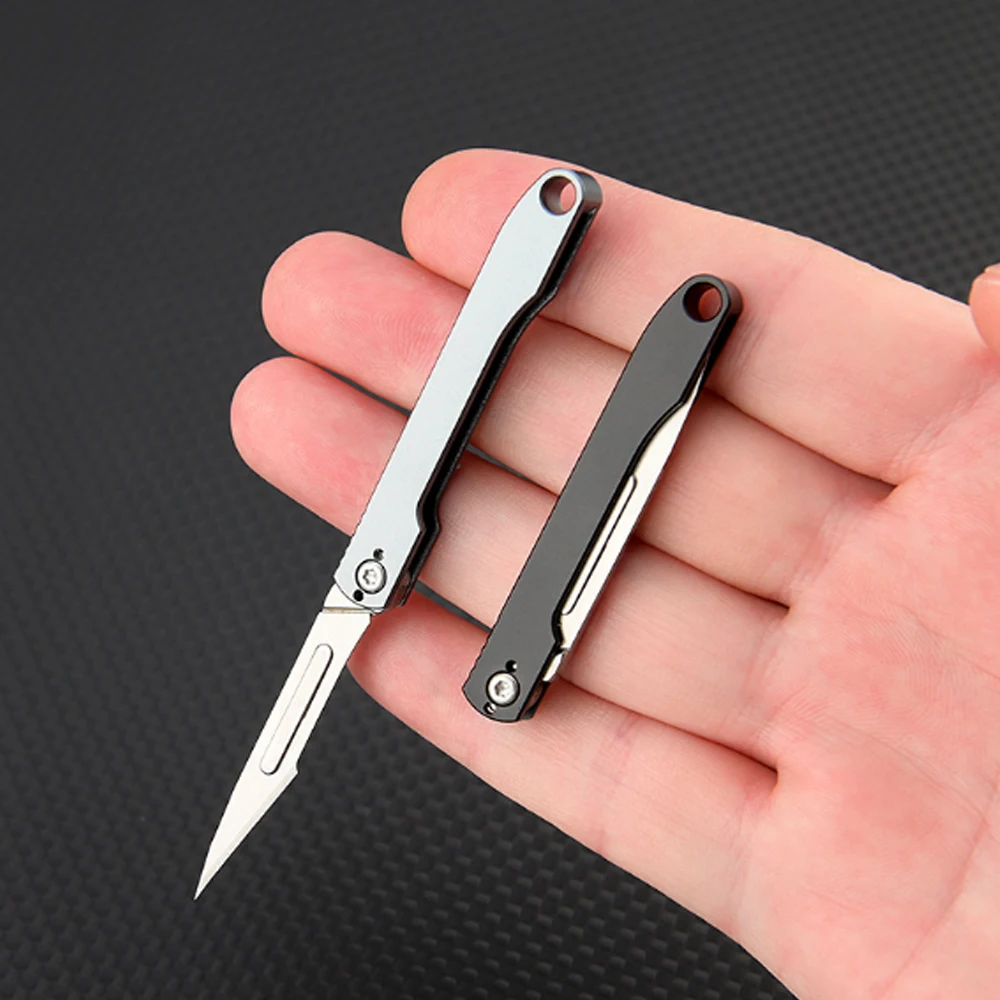 Mini bisturi pieghevole in acciaio inossidabile coltello pieghevole medico EDC coltello da tasca per disimballaggio all\'aperto con lame sostituibili