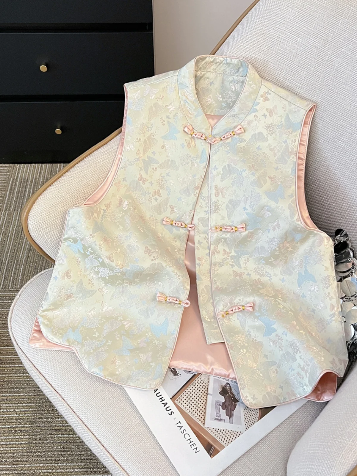 

Новый китайский женский тюнетный жилет с воротником-стойкой на пуговицах, многослойный весенний модный 2022, обычная длина, растительный цветочный жилет