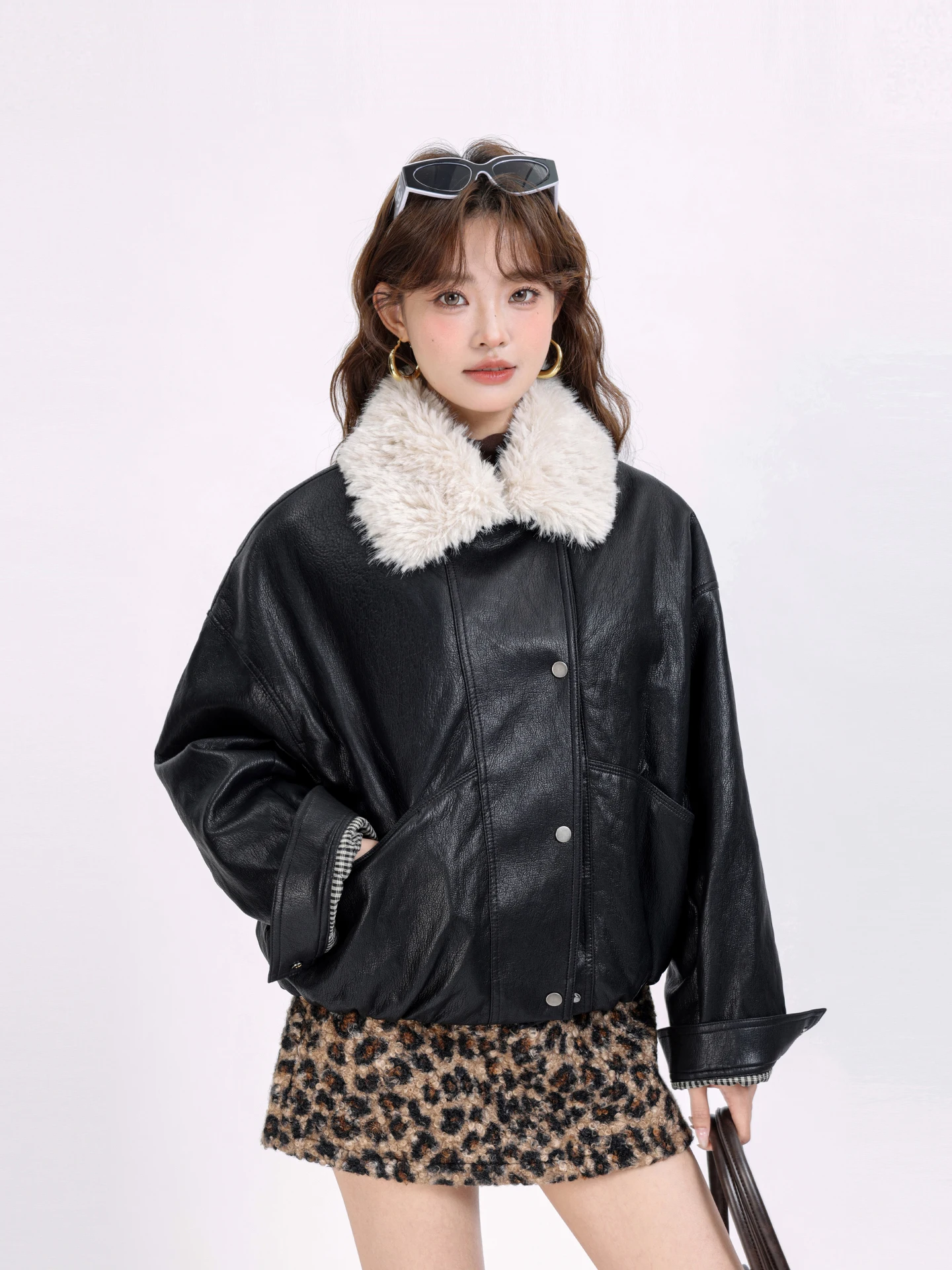 Casual Black Leather Jacket Lamb Fur Collar Short Biker Style Coat Warmth Padded Standard Fit Long Sleeve Youth Women's Coat