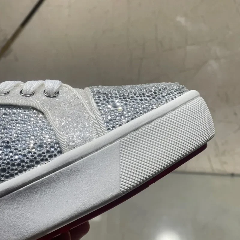 Baixo superior grosso sapatos de fundo vermelho para homens formadores dirigindo cravado branco glitter couro genuíno cristal rebites apartamentos tênis