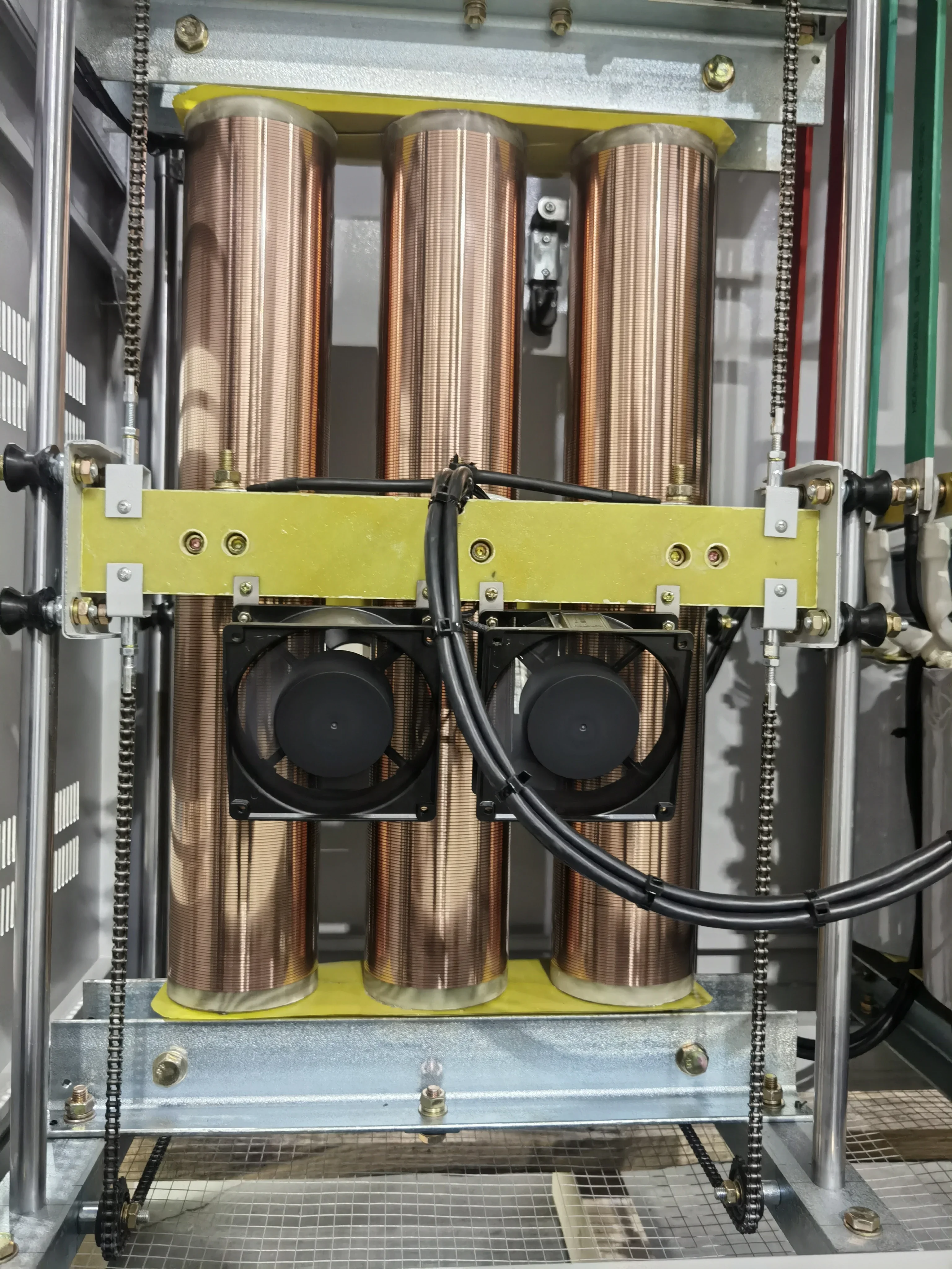3 المرحلة 380 فولت Avr 300kva 200kva 120kva 100kva منظم جهد كهربائي أوتوماتيكي 100 Kva مثبت صناعي 90kva