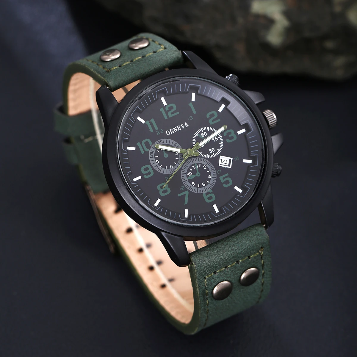 Men\'s New Handsome Army Green Belt Quartz Watch+Three Bracelets