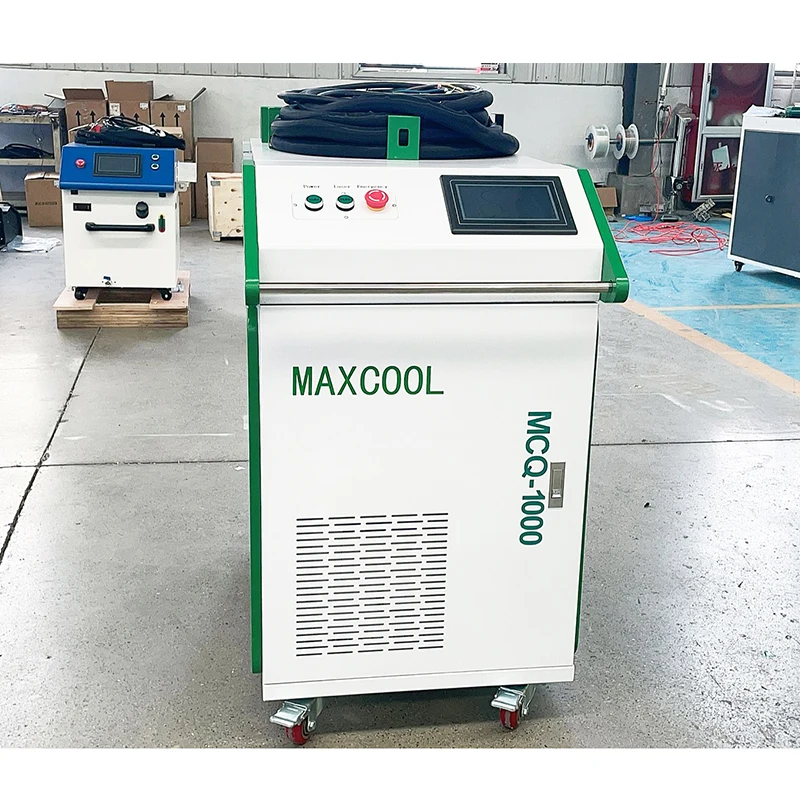 Hanheld Fiber Optic Laser Cleaning Machine For Wood Furniture, Metal Oil Rust Laser Pulse Cleaner 300W 1kw