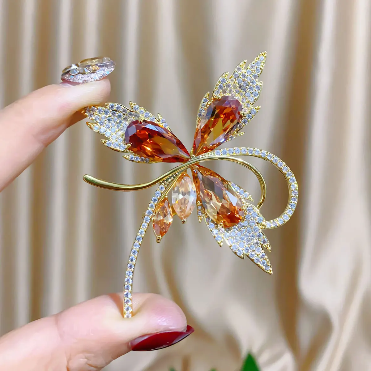 

Luxurious And Delicate Butterfly Corsage,Copper Inlay, Zircon Women's Champagne, Crystal Insect Brooch, Gift Pin, Temperament