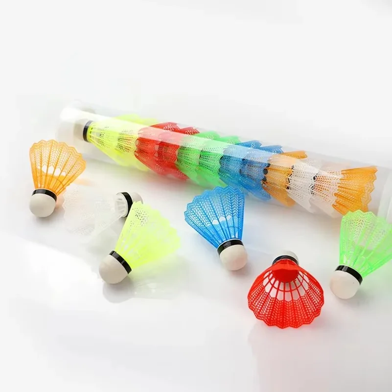 12個入り、カラフルなシャトルコック。耐久性に優れたナイロン - Nylon Shuttlecock 12 のレビューと価格