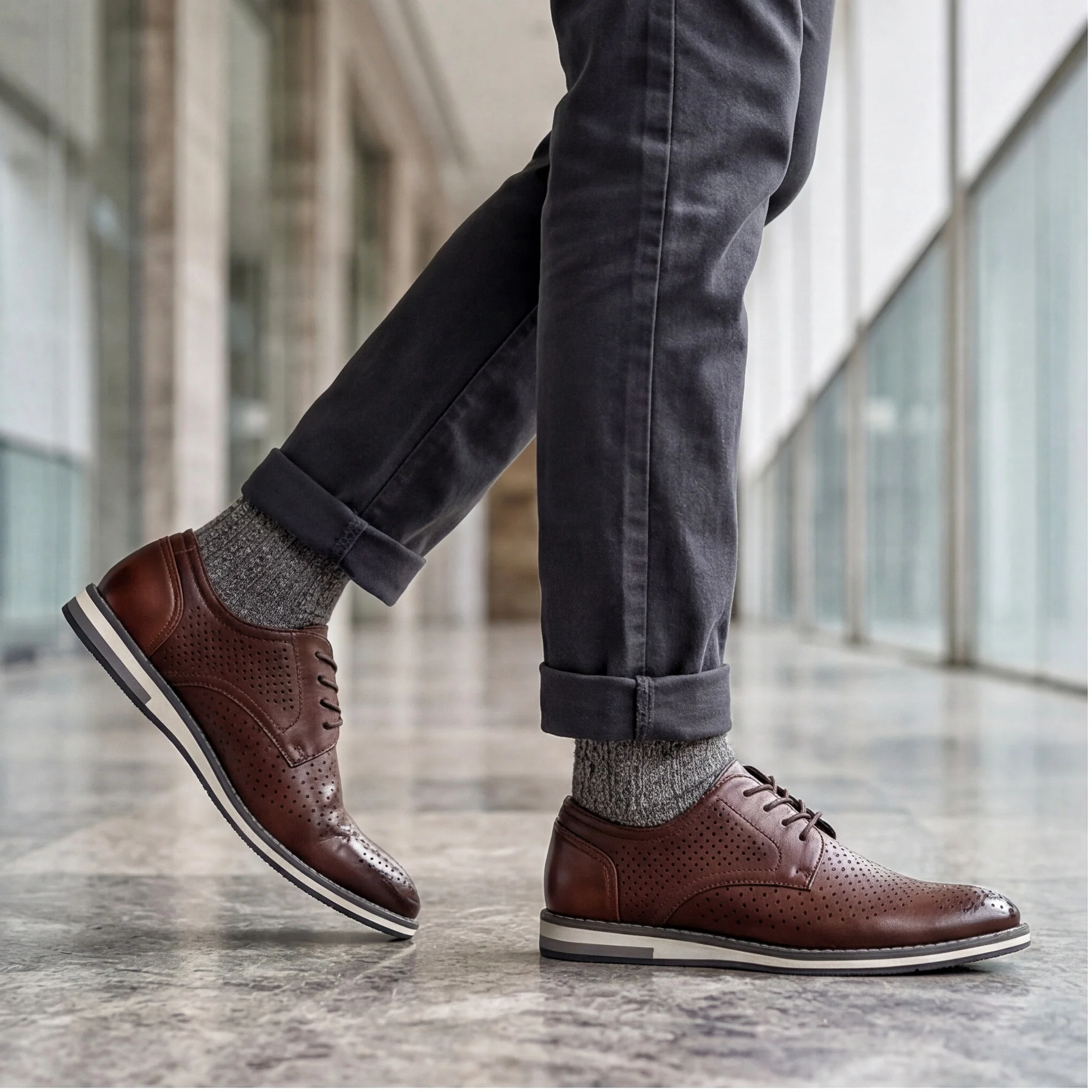 Braune atmungsaktive Herren-Freizeitschuhe, flache Schuhe mit Lochmuster, Herren-Sommerschuhe – Detail 1