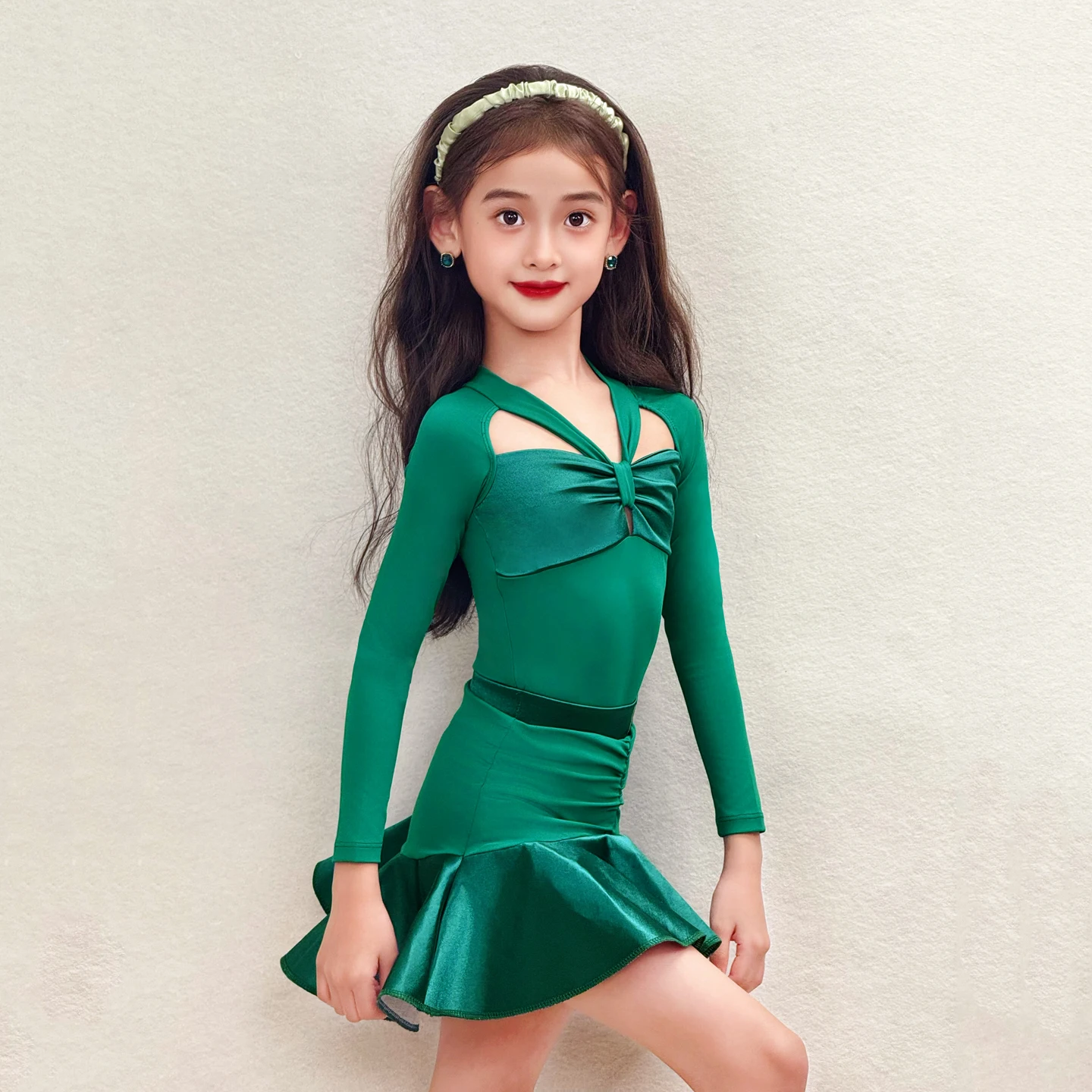 Ropa de baile latino para niña, ropa de actuación verde para escenario, traje de baile de manga larga para chico, traje hueco, leotardo, práctica con volantes