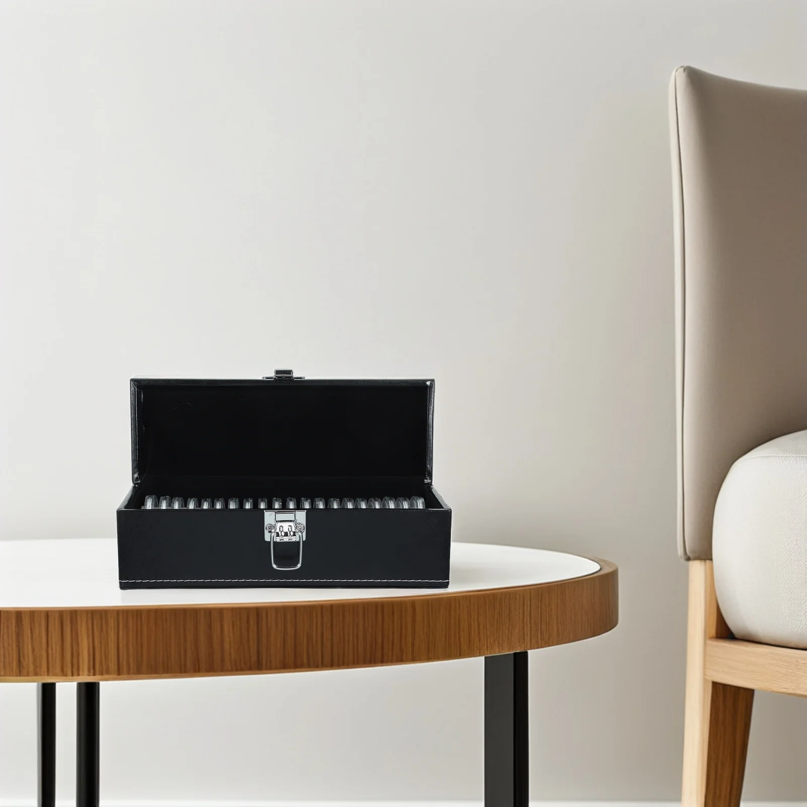 صندوق تخزين من البلاستيك مع حشية إسفنجية منظم للعملات المعدنية المحمول لحامل ألواح العملات المعدنية