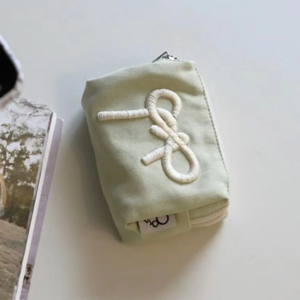 

Creative Mini Bow Tie Coin Purses Portable High-capacity Makeup Bag Earphone Storage Bag For Student