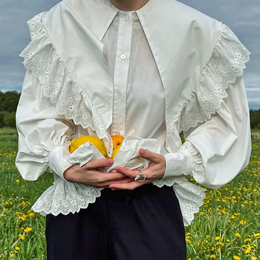 

Linad Vintage White Ruffled Collar Blouse Woman Elegant Lace Lantern Sleeve Shirts Autumn Street Single-Breasted Top 2025 Spring