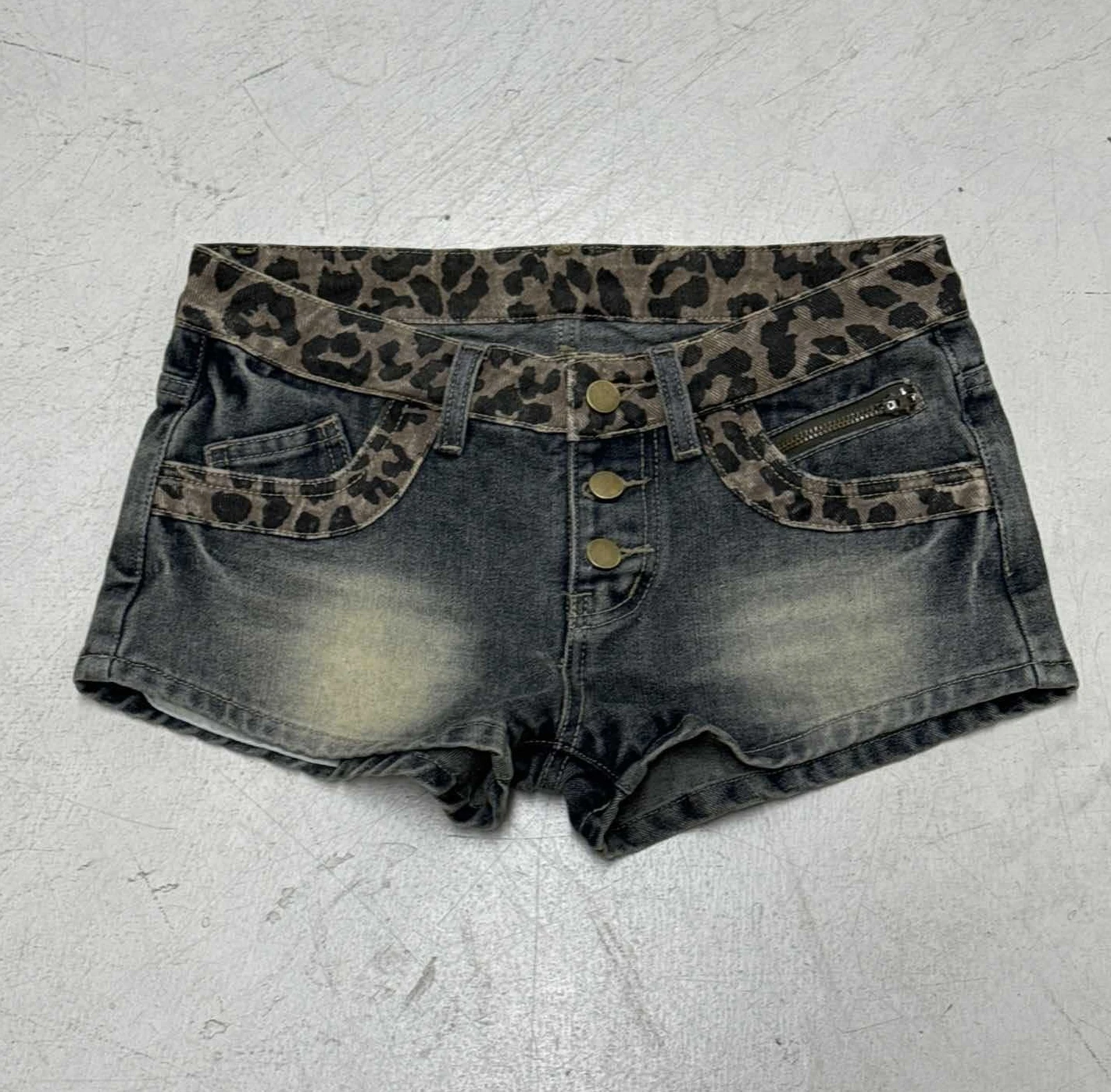 

Новые летние джинсовые шорты 2026 года в стиле ретро с леопардовым принтом, эффектом потертости и облегающим кроем, повседневные, сексуальные
