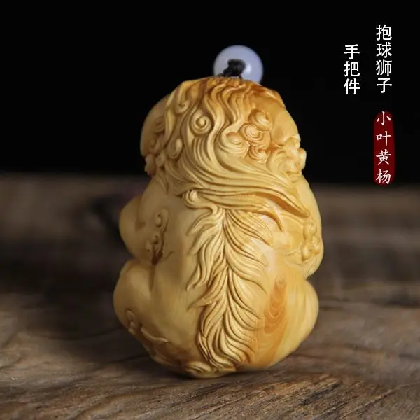 Leaflet Boxwood Carving Lion Cuddle Ball on Request Hand Piece To Make Money Lucky Beast Lion Men's Play Piece Home Decoration