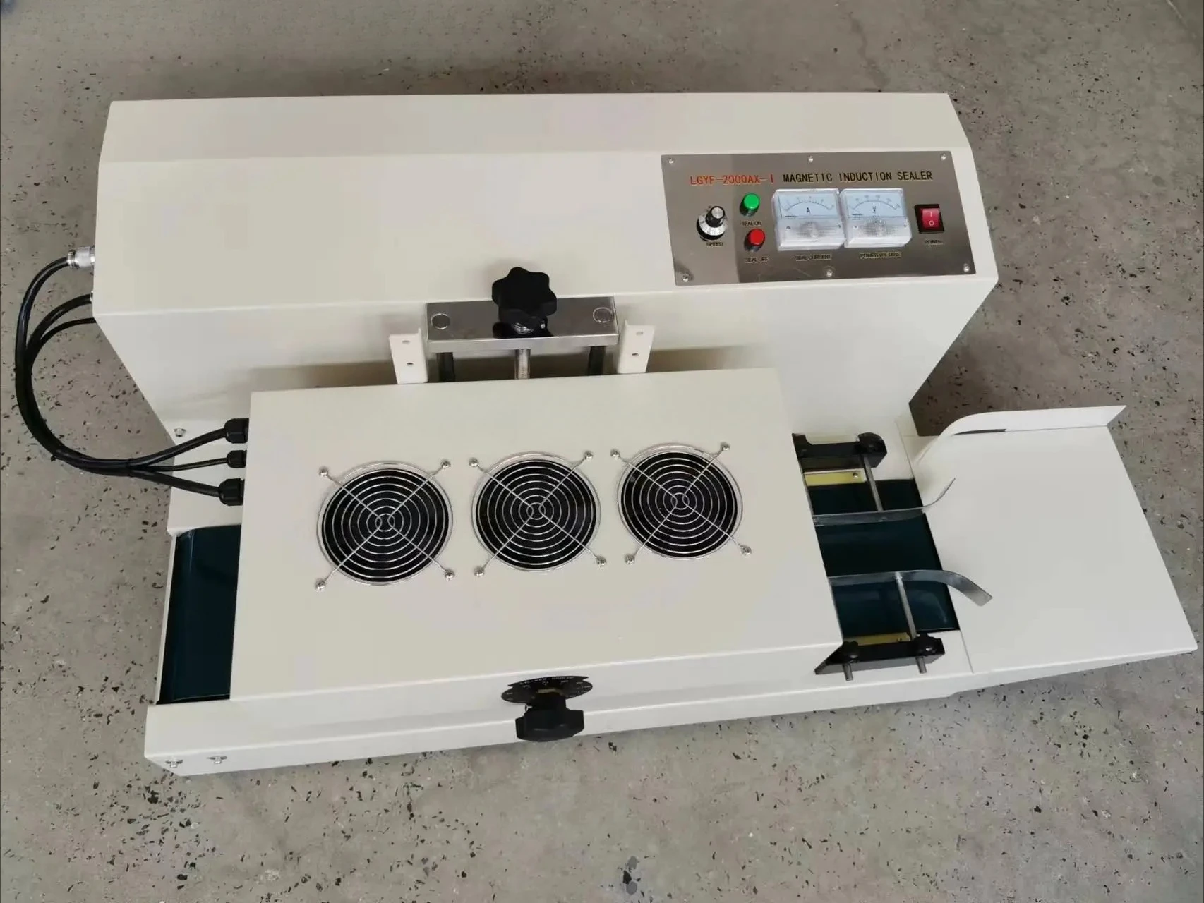 LGYF2000AX-I Automatic Plastic Bottle Sealer Painted Cover Aluminum Foil Continuous Induction Sealing Machine