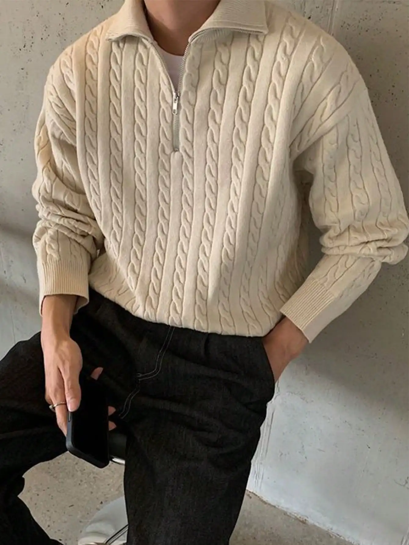 

Мужской кремовый свитер крупной вязки с короткой молнией и длинными рукавами для осени и зимы