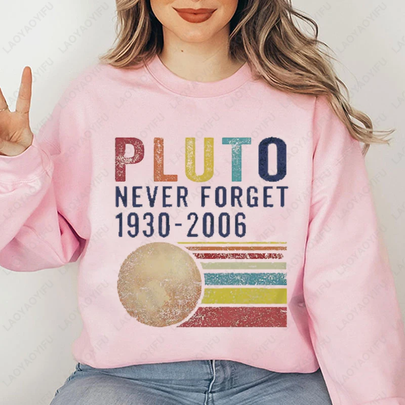 بلوتو لا تنسى أبدًا 1936 2006 كوكب البلوز العلوم العصرية الجمالية الكون هوديي الرجال النساء الفضاء علم الفلك عاشق البلوز #1