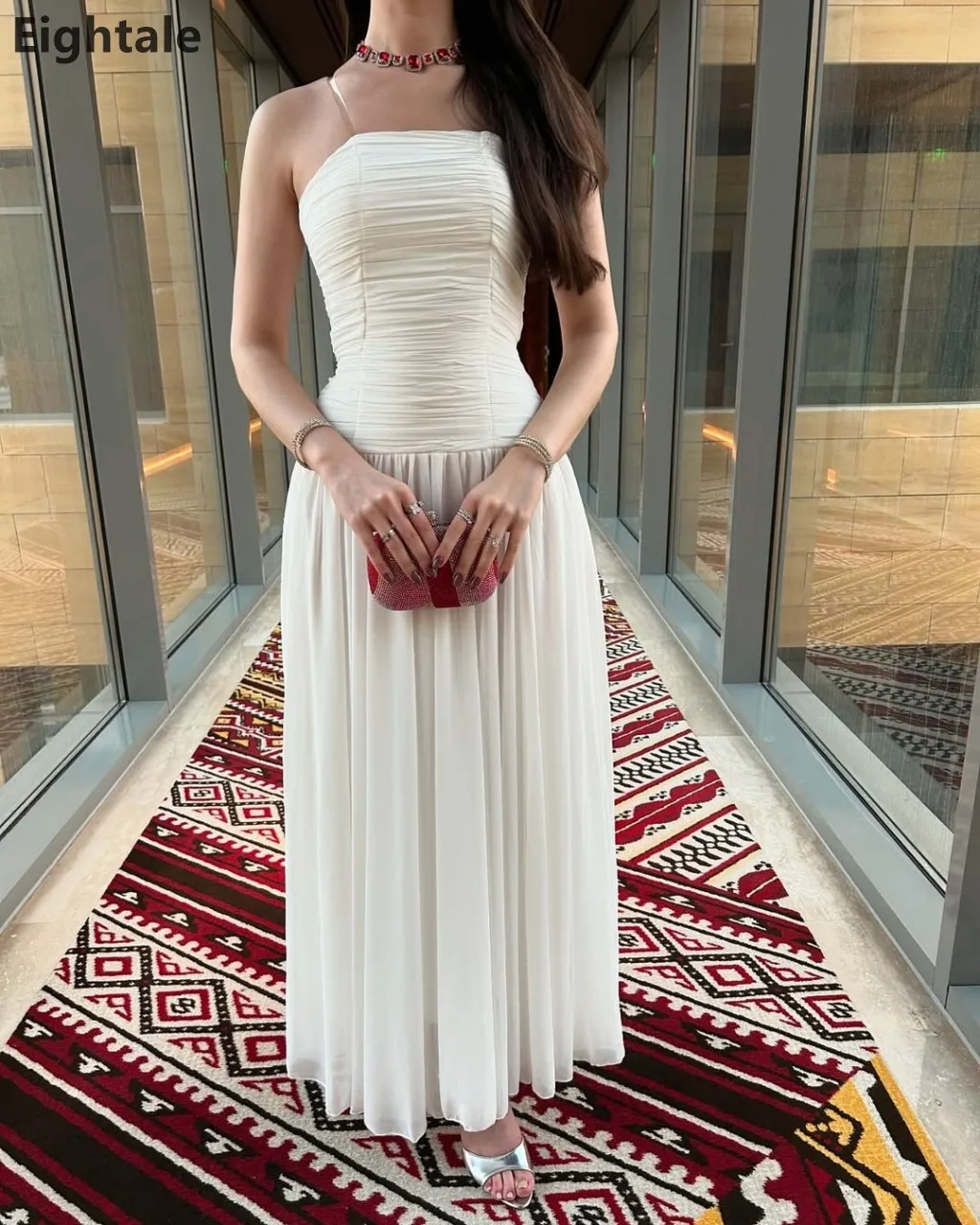 Eightale 2025, ivoor A-lijn chiffon maxi strapless avondjurk geplooide Saoedi-Arabische galajurk Dubai feestjurk op maat