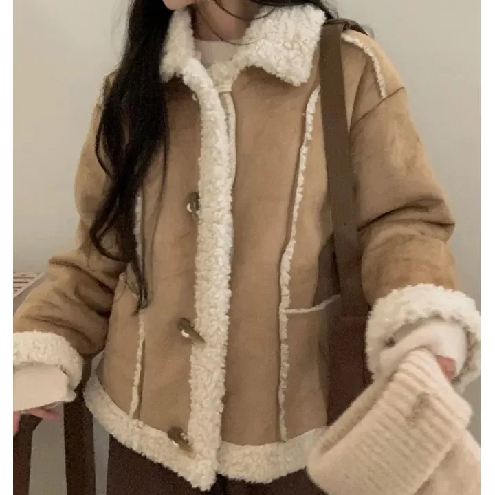 レトロで多用途なフェイクファー襟付き、若々しいレザーとファーのジャケット、女性用香港風シックなコート、綿100%