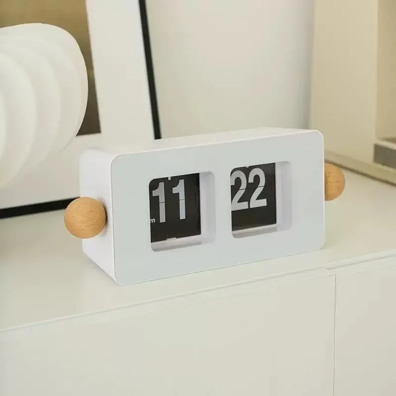 Auto Flip Table Clock Living Room Digital Desk Watch Aesthetic Luxury Tabletop Clocks Modern Decorative Flap Desktop Watches