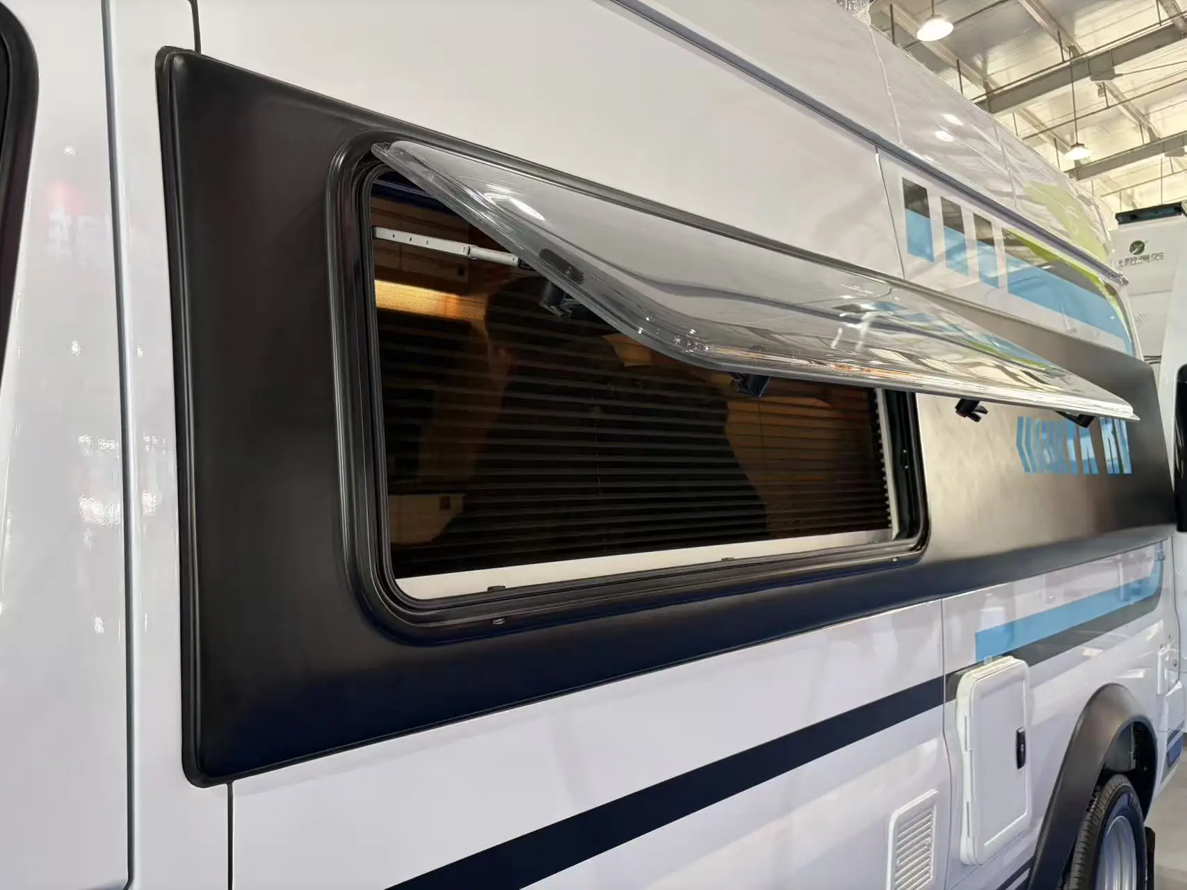 Waterproof Anti-UV RV Outward Push Window with Screen Net for Camper Trailer Modification