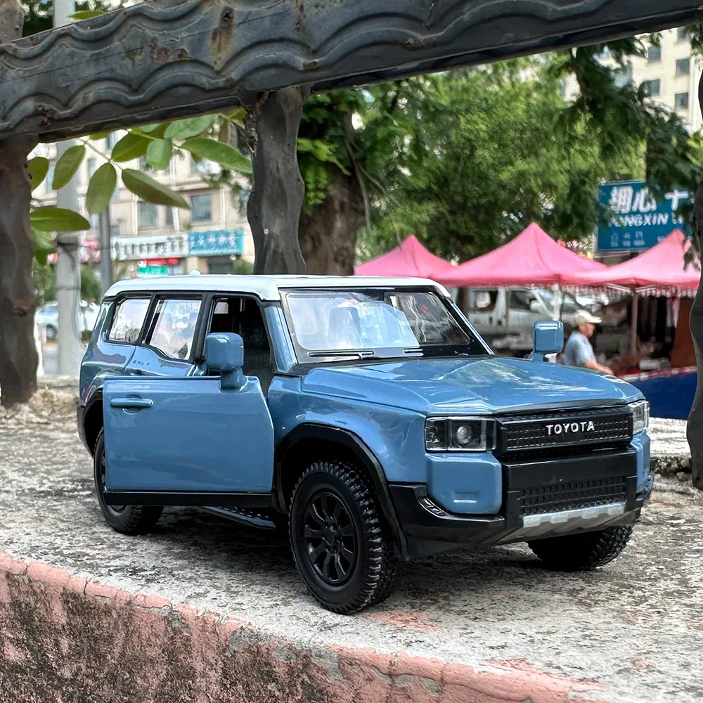 

1/36 TOYOTA PRADO Land Cruiser LC250 SUV Alloy Car Model Diecast Metal Off-road Vehicles Car Model High Simulation Kids Toy Gift
