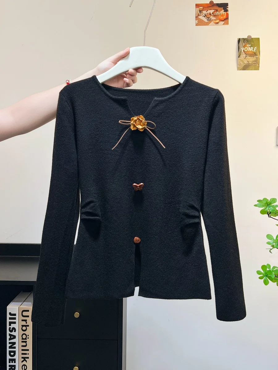 เสื้อสเวตเตอร์ผู้หญิงลายผีเสื้อ แต่งกระดุมไม้สไตล์วินเทจ ทรงเข้ารูป สำหรับฤดูใบไม้ร่วงและฤดูหนาว คุณภาพสูง